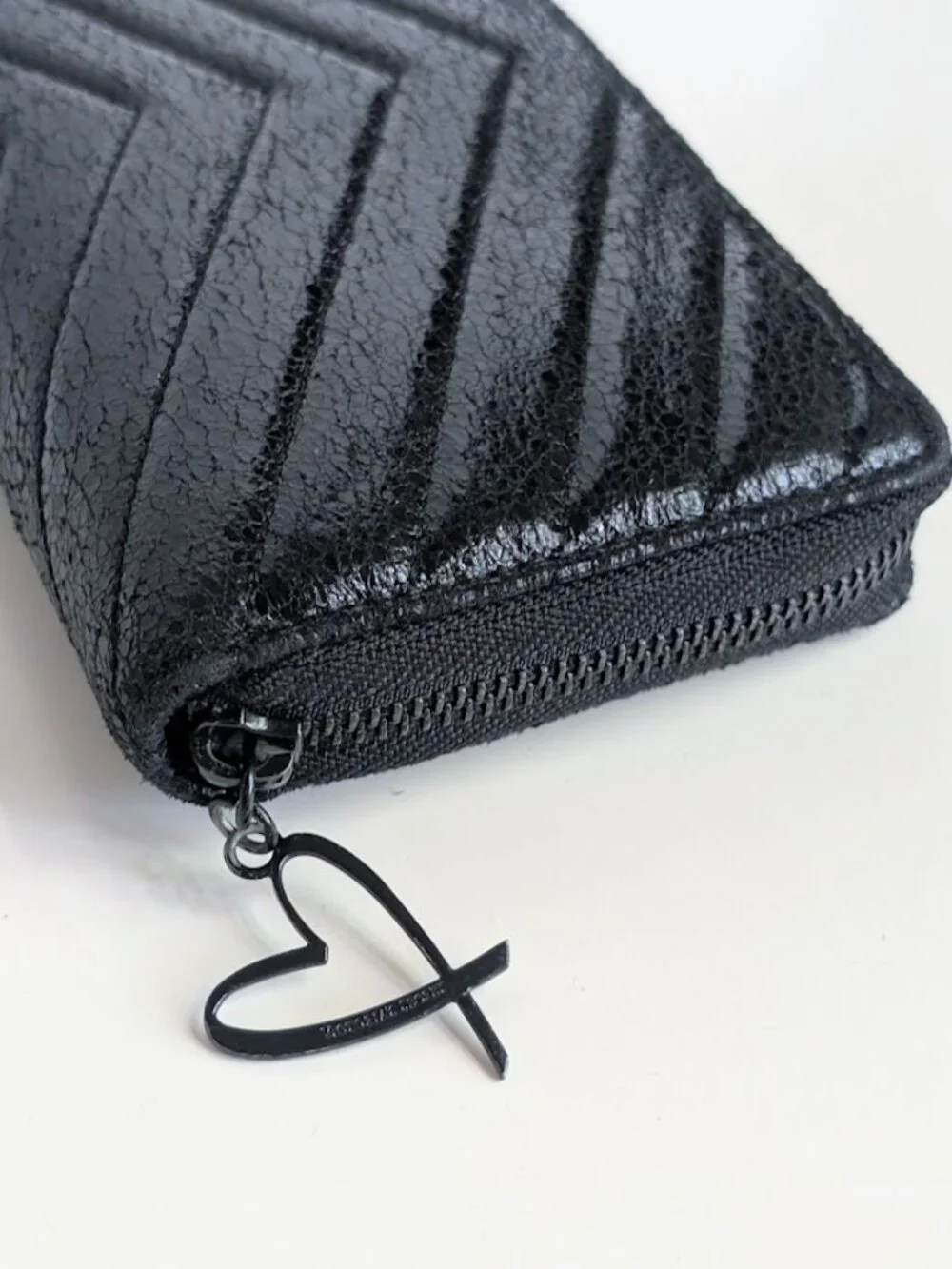 Black Victoria’s Secret Patent Crackled Leather Wallet - Picture 5 of 15
